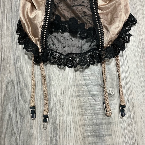 Elegant Black and Tan Lace Bustier - Picture 3 of 5